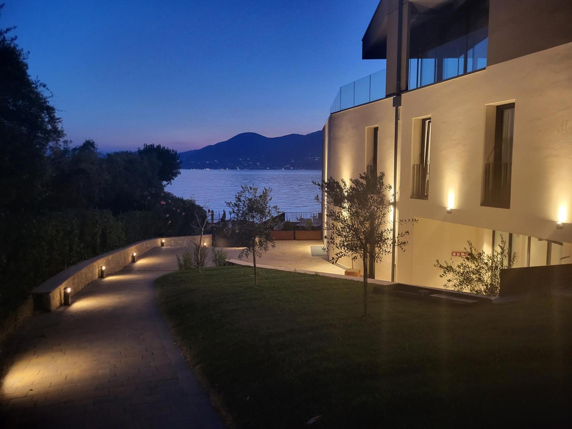 Attilio High Living Suites - Adults Only Torri Del Benaco Exterior foto