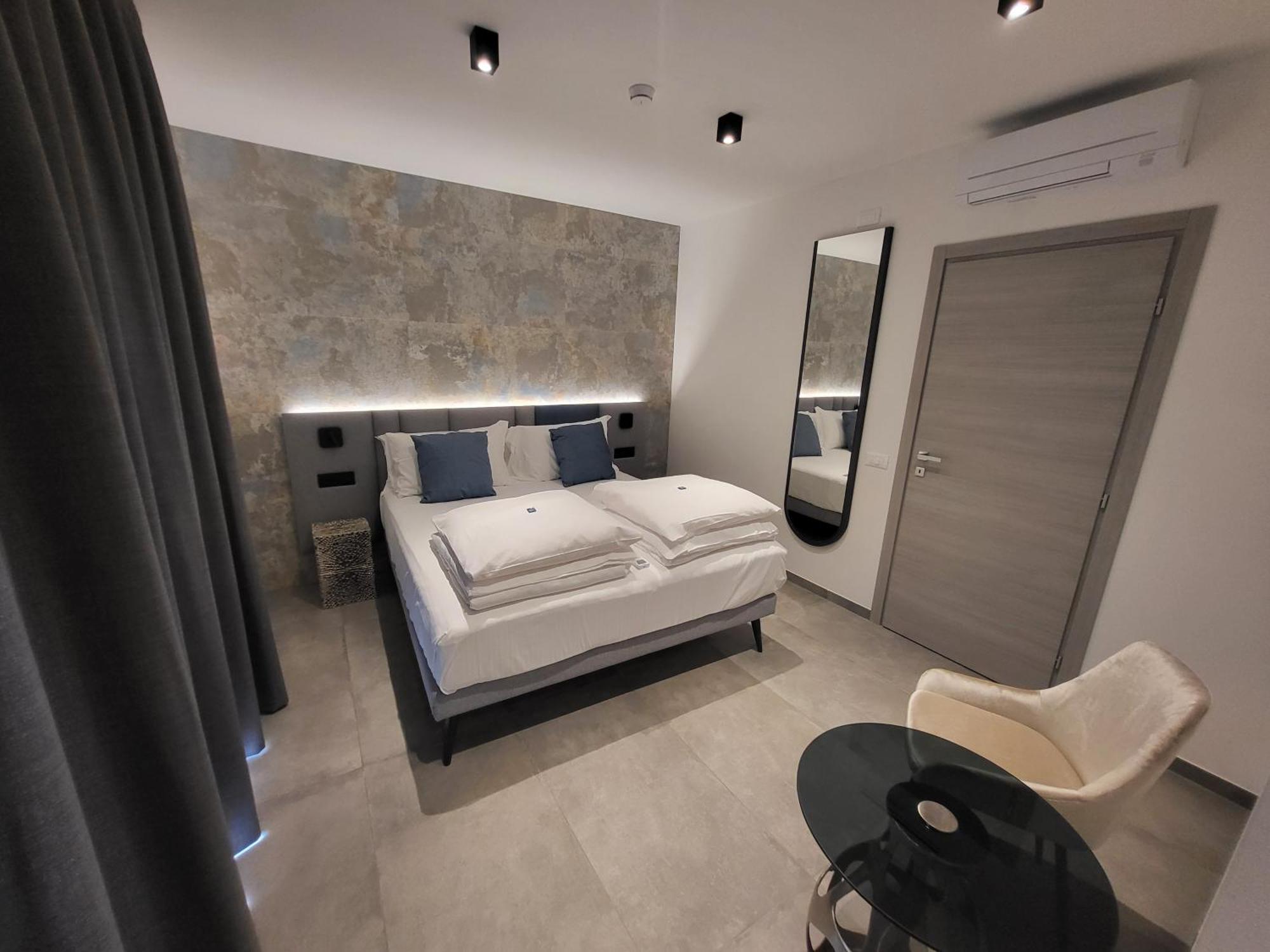 Attilio High Living Suites - Adults Only Torri Del Benaco Habitación foto