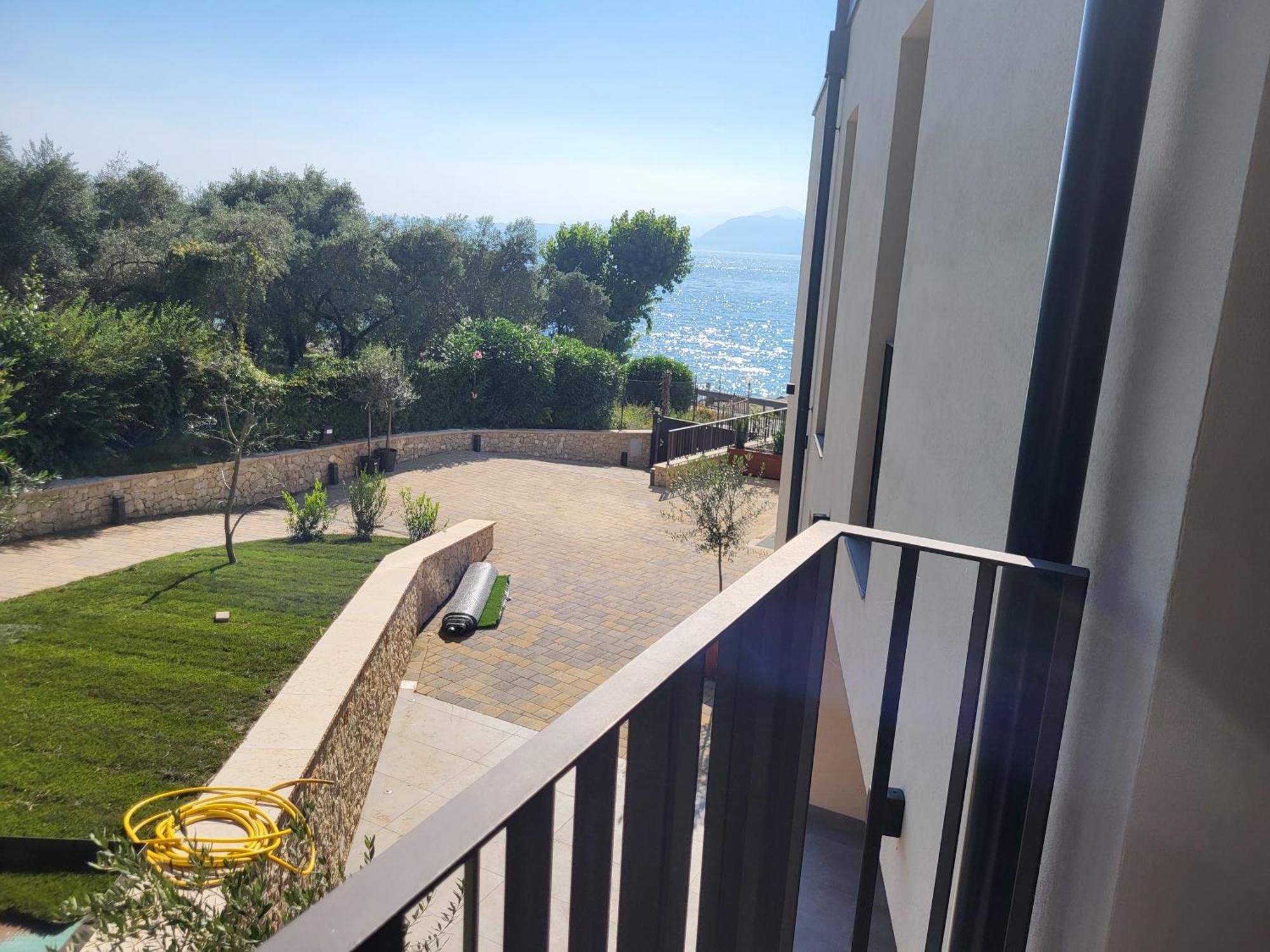 Attilio High Living Suites - Adults Only Torri Del Benaco Exterior foto